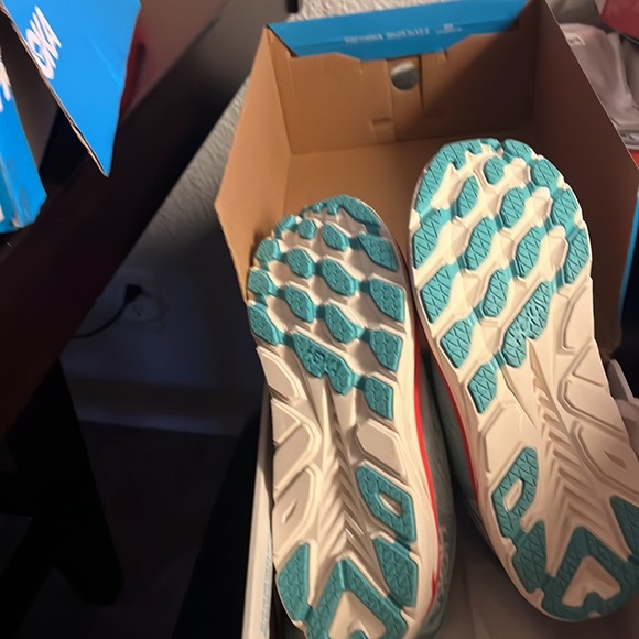 These are actually size 8 men’s. I wore once but they are too big. - Picture 3 of 7